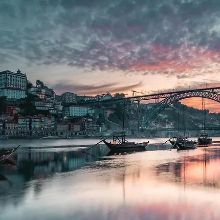 Charming Studio, Ideal For Smaller Groups * Porto