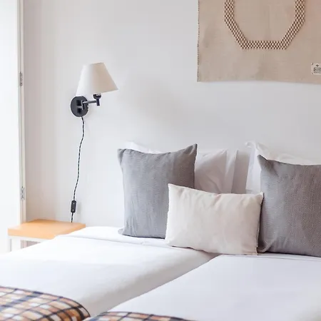 Charming Studio, Ideal For Smaller Groups * Porto