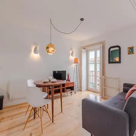 Charming Studio, Ideal For Smaller Groups Apartment *
