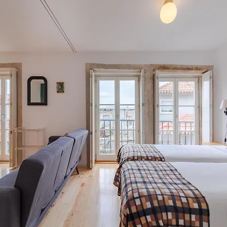 Charming Studio, Ideal For Smaller Groups * Porto